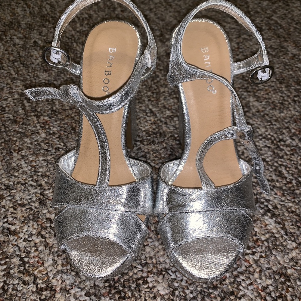“Bamboo” silver heels size 6
